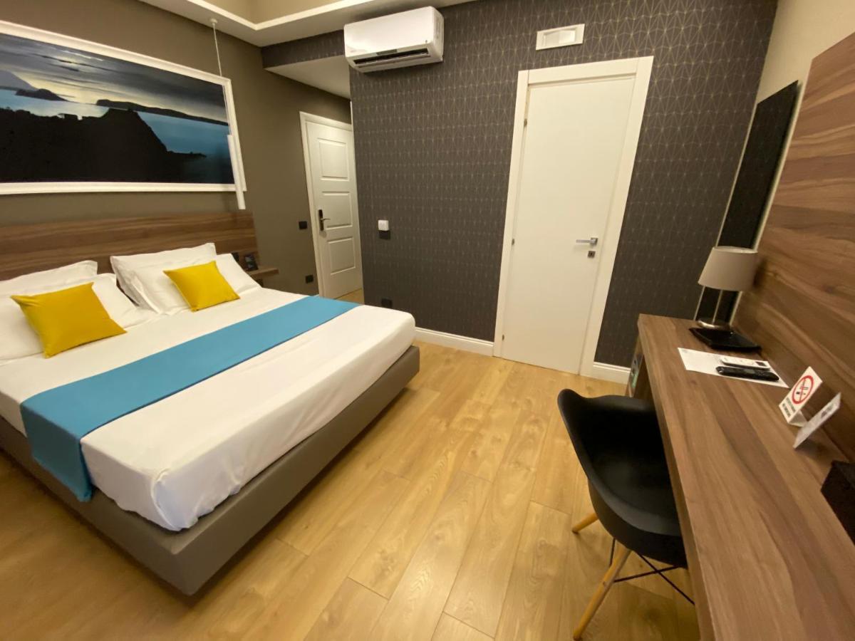 7Th Floor Suite Наполи Екстериор снимка