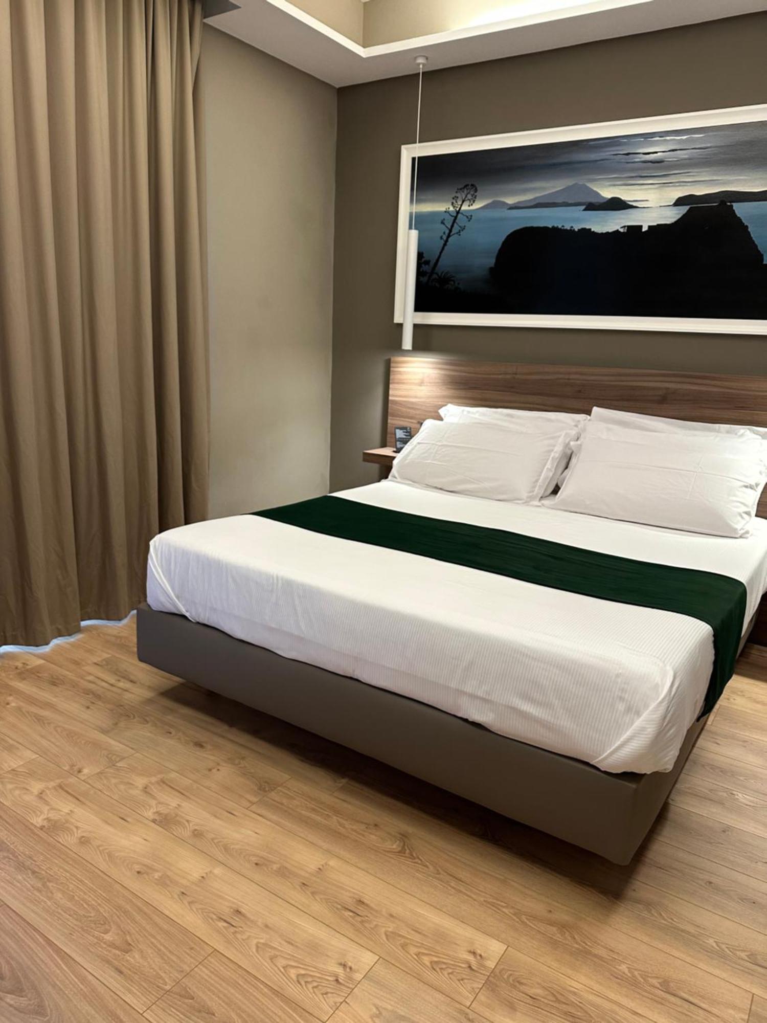 7Th Floor Suite Наполи Екстериор снимка