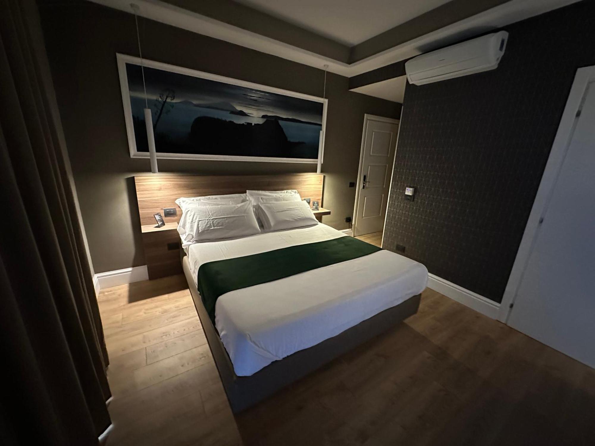 7Th Floor Suite Наполи Екстериор снимка