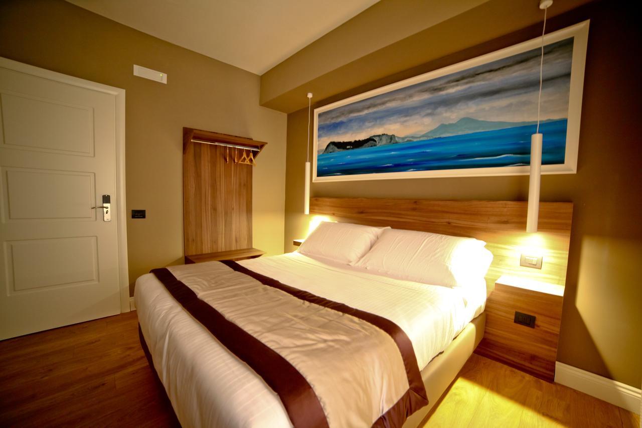 7Th Floor Suite Наполи Екстериор снимка