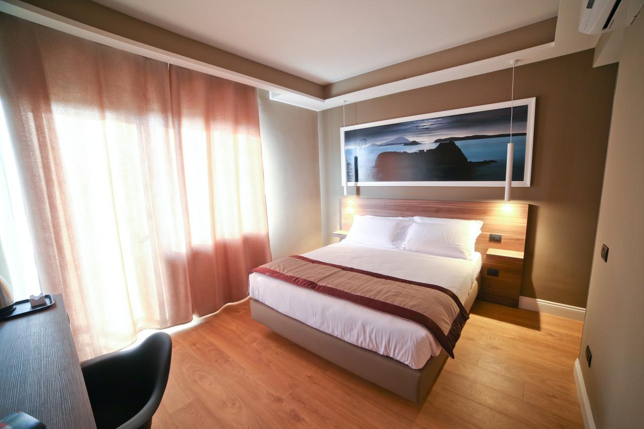 7Th Floor Suite Наполи Екстериор снимка
