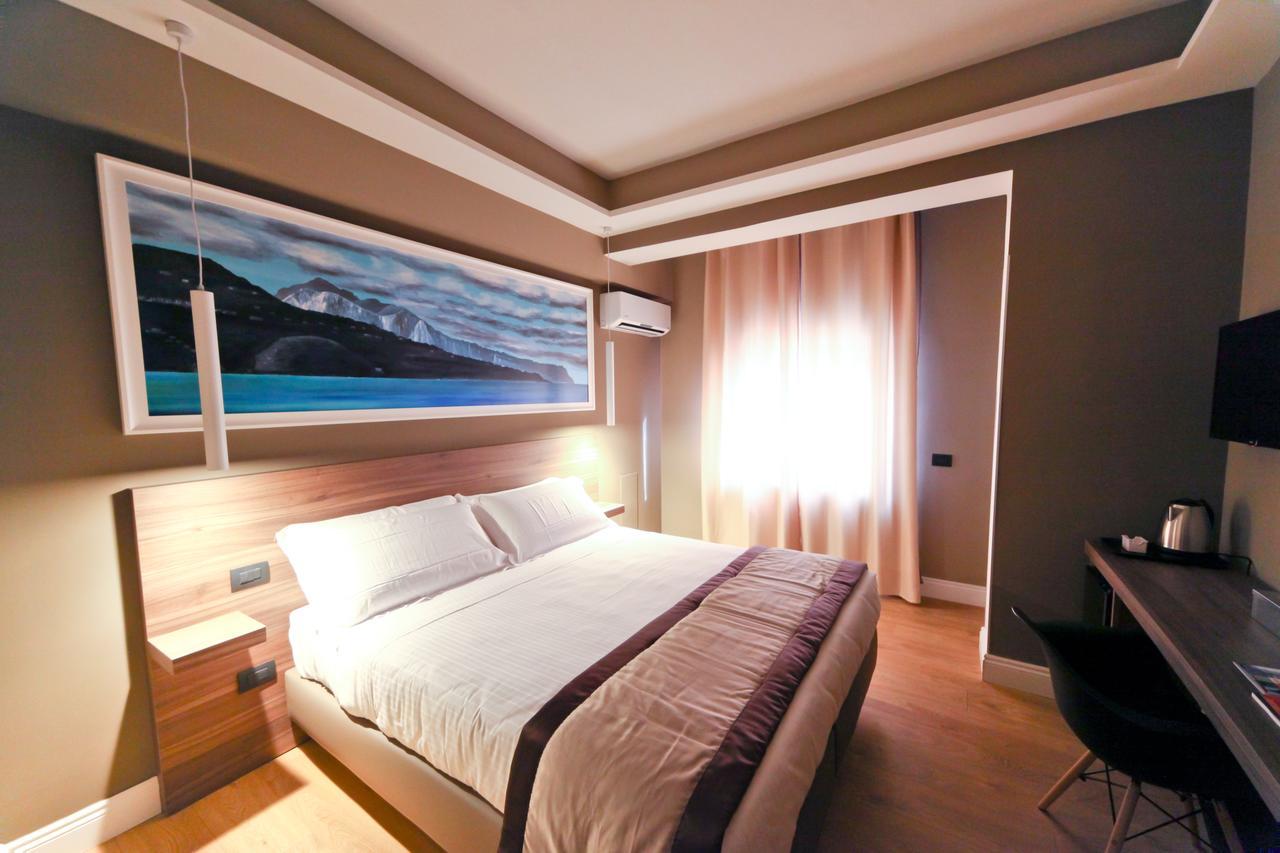7Th Floor Suite Наполи Екстериор снимка